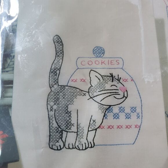 NEW Tobin Stamped for Embroidery  Kittens Kitchen Towels Set of 2 - Picture 3 of 6